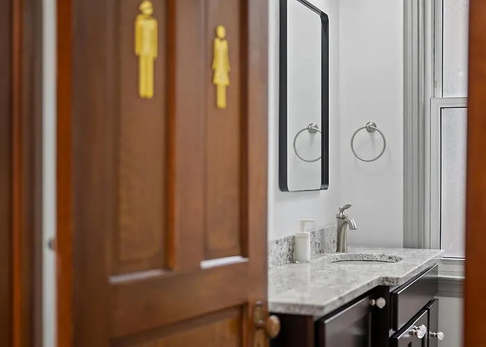 Homestay Oakland, !a Modern And Stylish Private Bedroom With Shared Bathroom