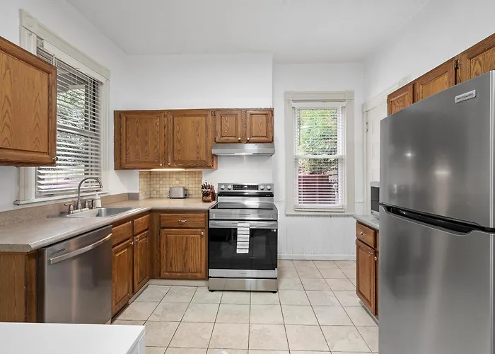 Oakland, !a Modern And Stylish Private Bedroom With Shared Bathroom Pittsburgh